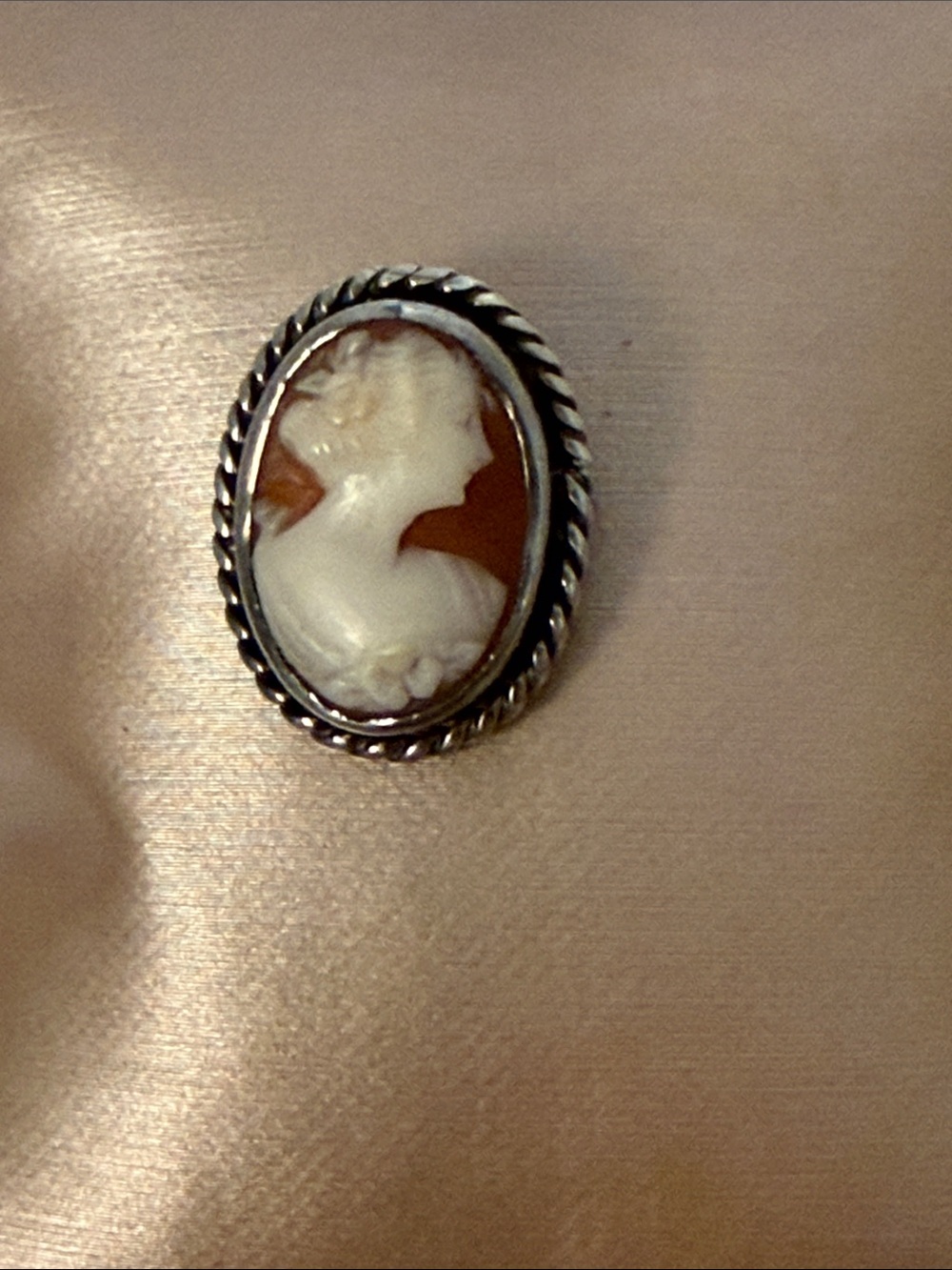 VINTAGE BROOCH CARVED SHELL CAMEO FEMALE SILHOUETTE TWISTED STERLING SILVER